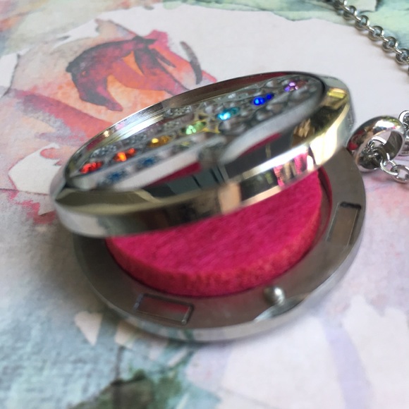 New! Aromatherapy Oil Diffuser Necklace - Picture 4 of 8